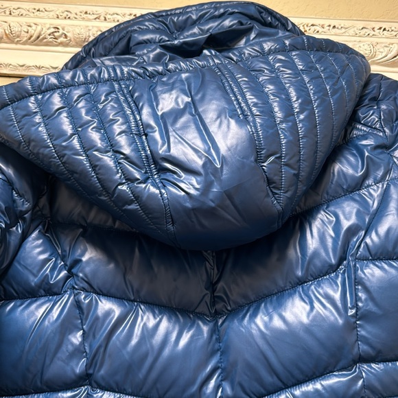 WATER RESISTANT HOODED PUFFER JACKET IN DEEP SEA BLUE (M) - Picture 9 of 9